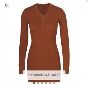 SKIMS SLEEP HENLEY XS copper new